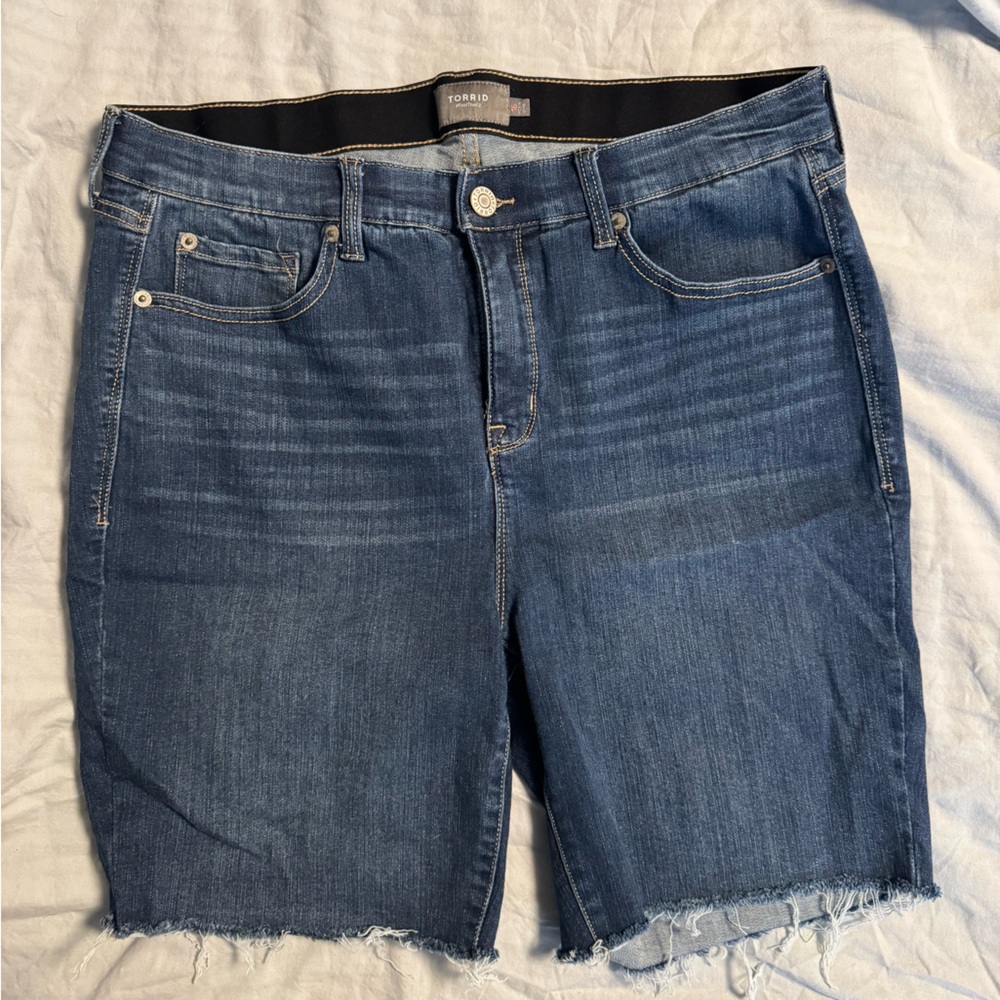 Torrid Bermuda Shorts Size 16